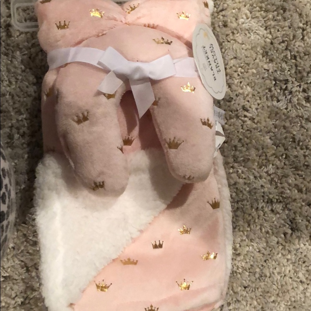 Baby blanket and pillow